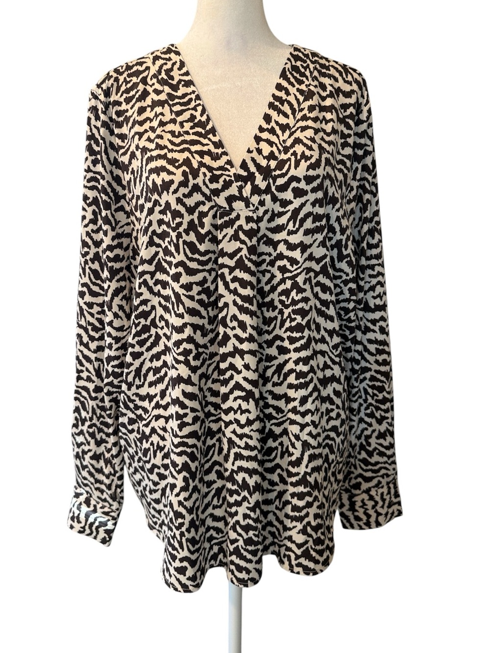 Lark‎ & Ro Black Ivory Zebra Print VNeck Long Sleeve Blouse XL NWT Career Office